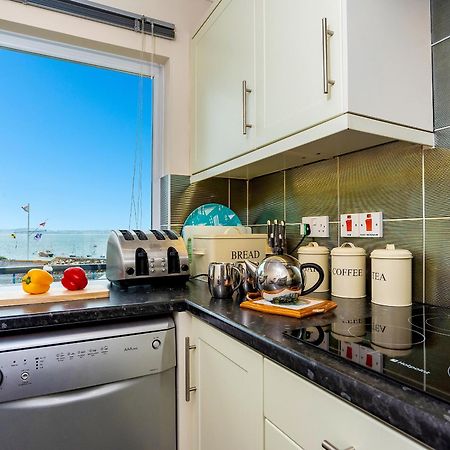 9 Dolphin Court Apartment Brixham Bagian luar foto