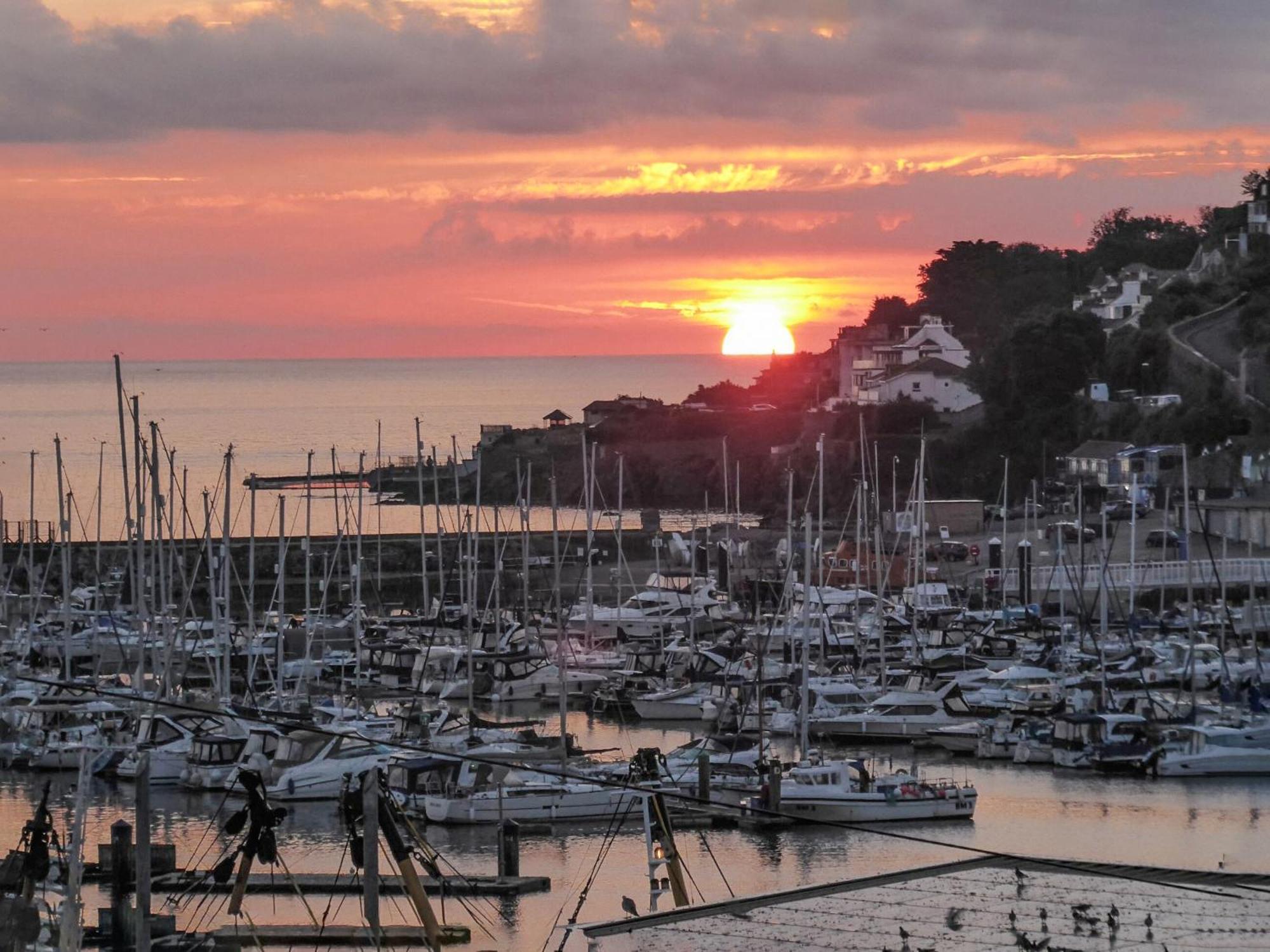 9 Dolphin Court Apartment Brixham Bagian luar foto