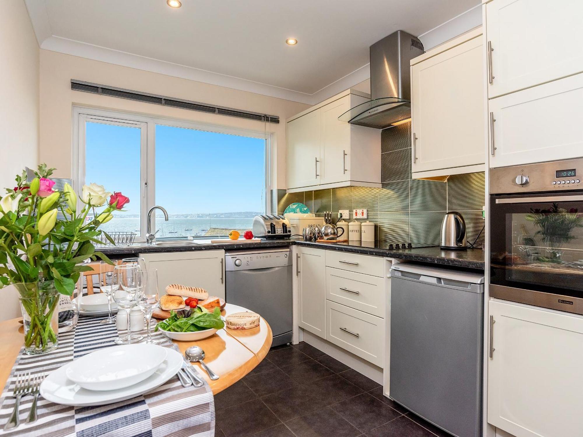 9 Dolphin Court Apartment Brixham Bagian luar foto